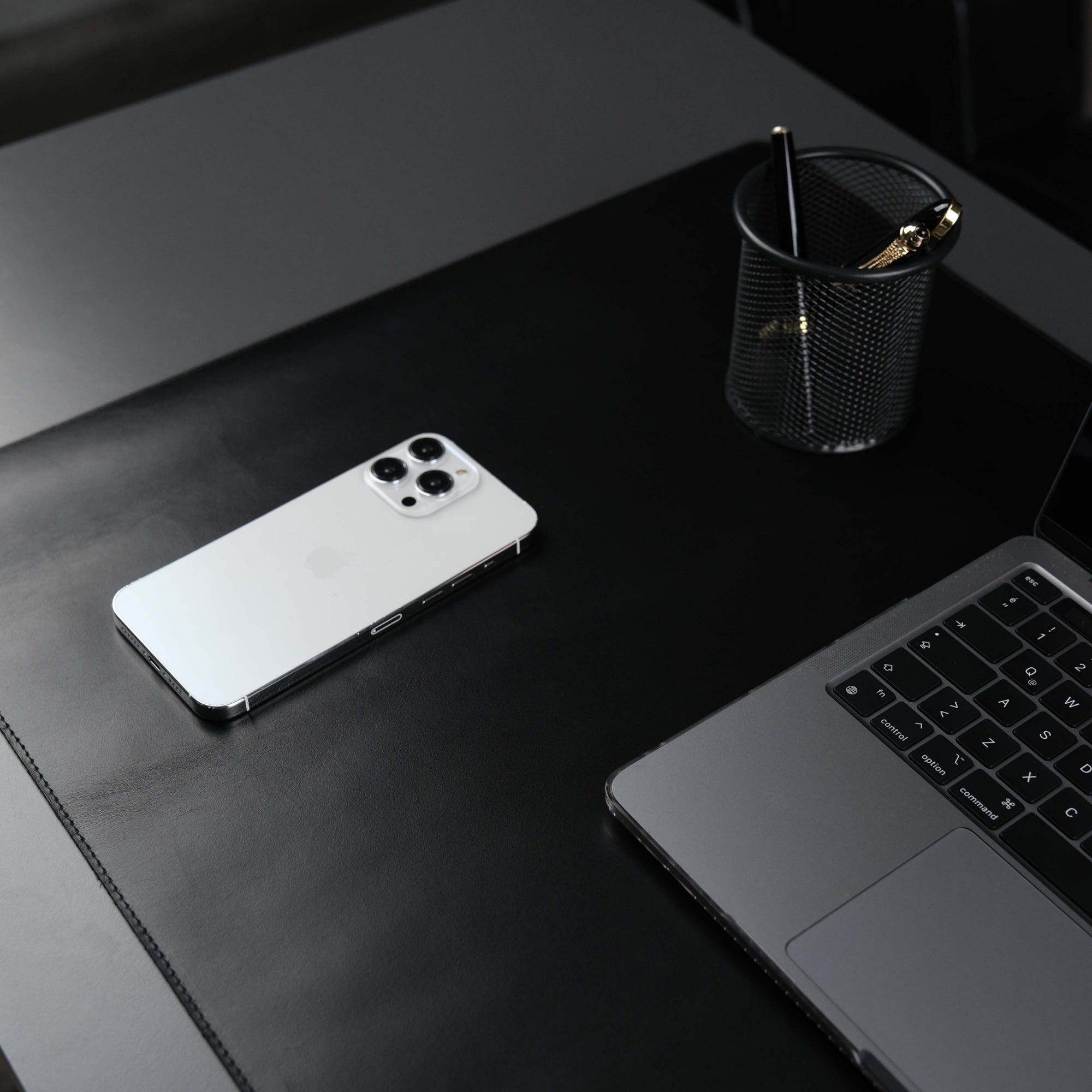 The Toronata | Stealth Black Full-Grain Leather Desk Pad