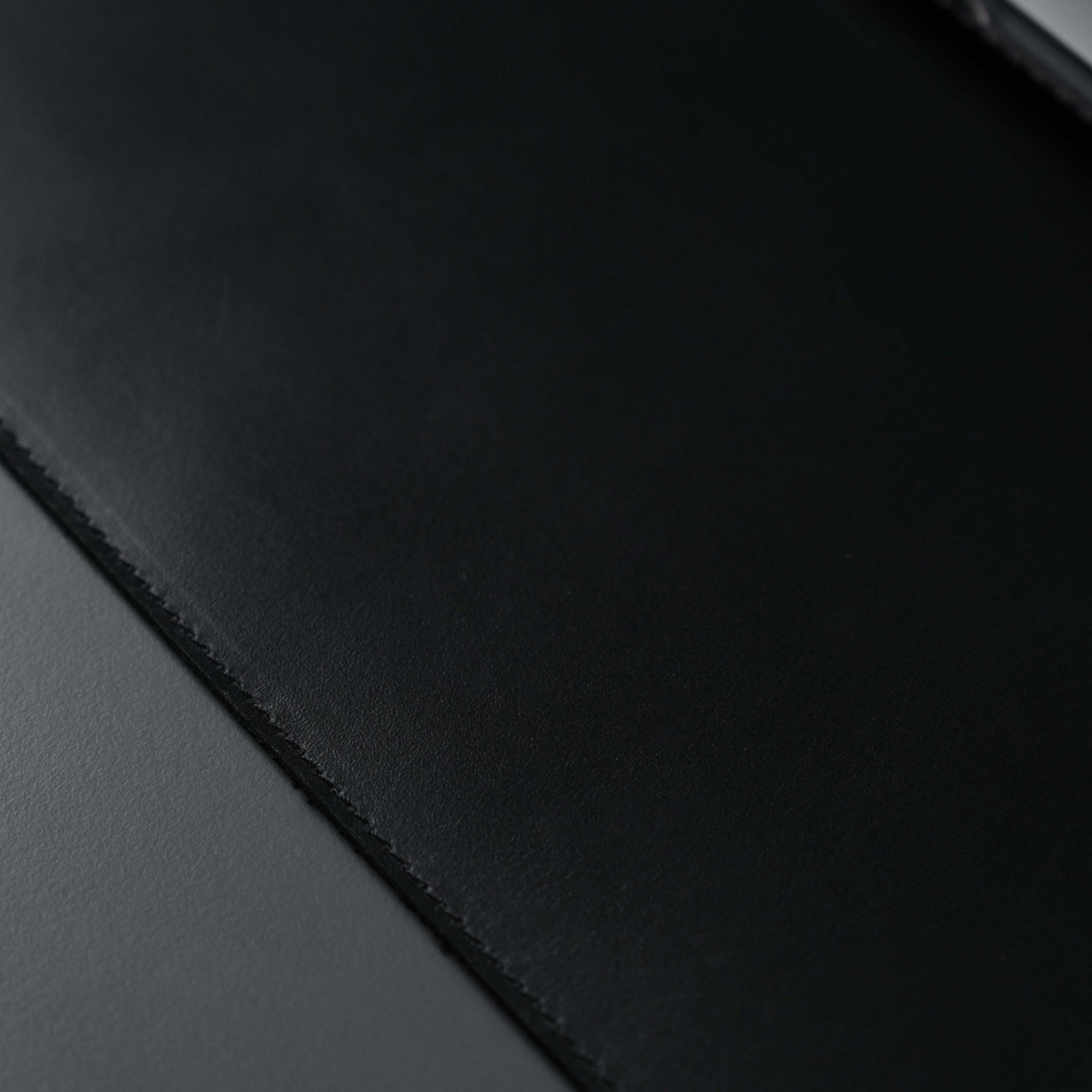 The Toronata | Stealth Black Full-Grain Leather Desk Pad