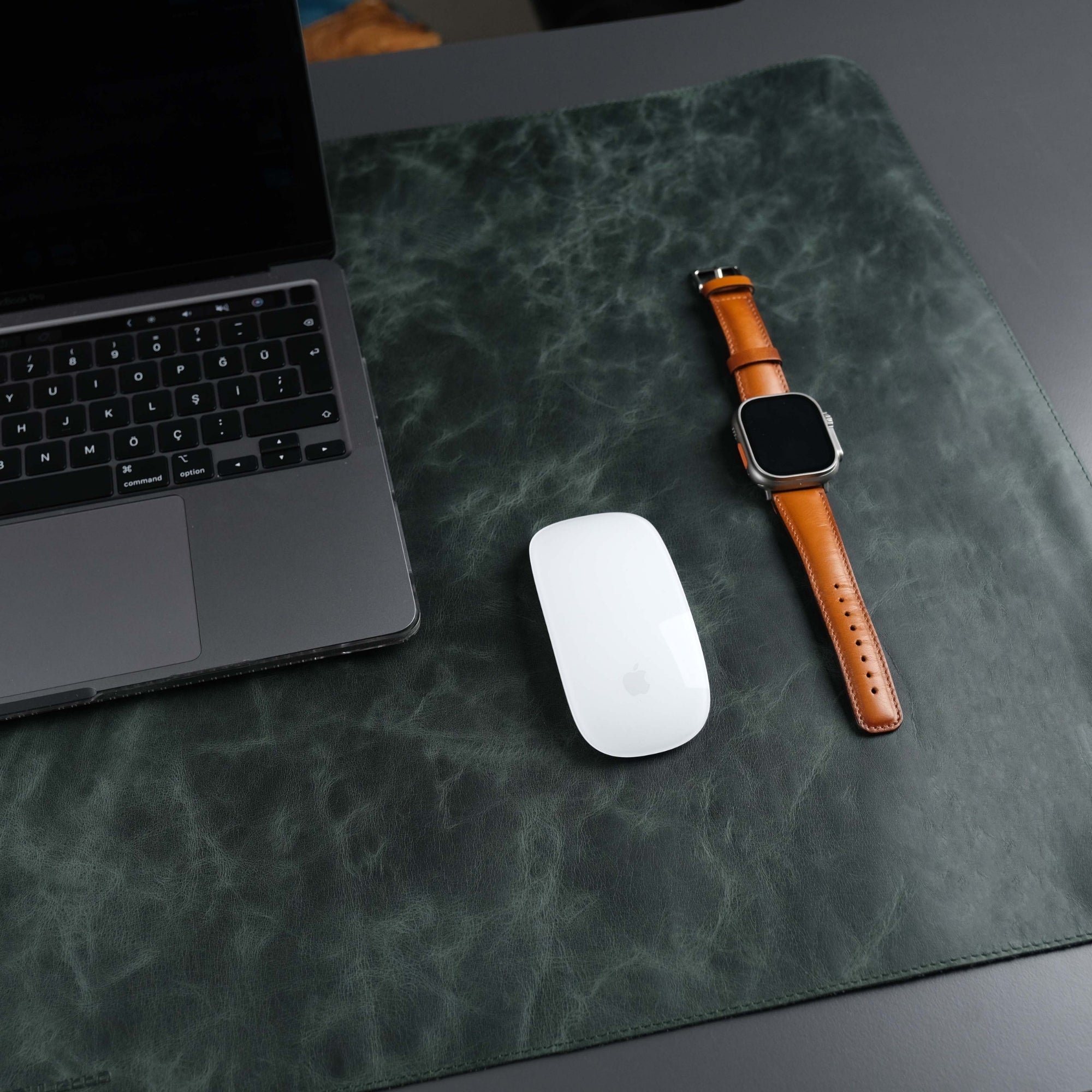The Toronata | Forest Green Full-Grain Leather Desk Pad
