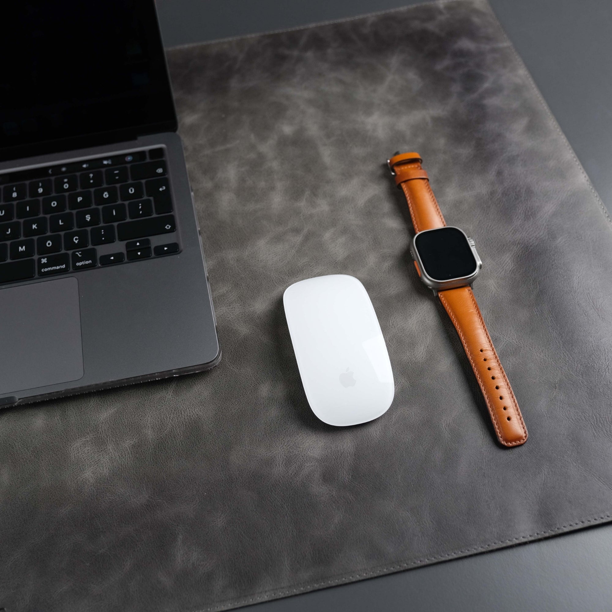 The Toronata | Industrial Grey Full-Grain Leather Desk Pad