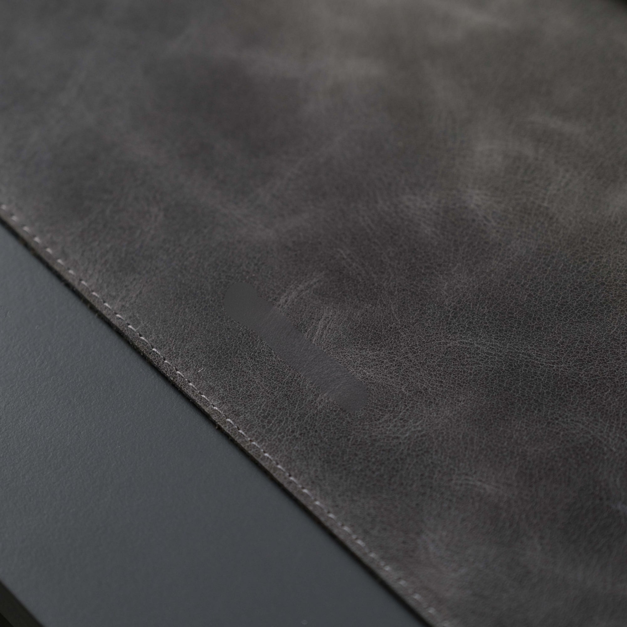The Toronata | Industrial Grey Full-Grain Leather Desk Pad