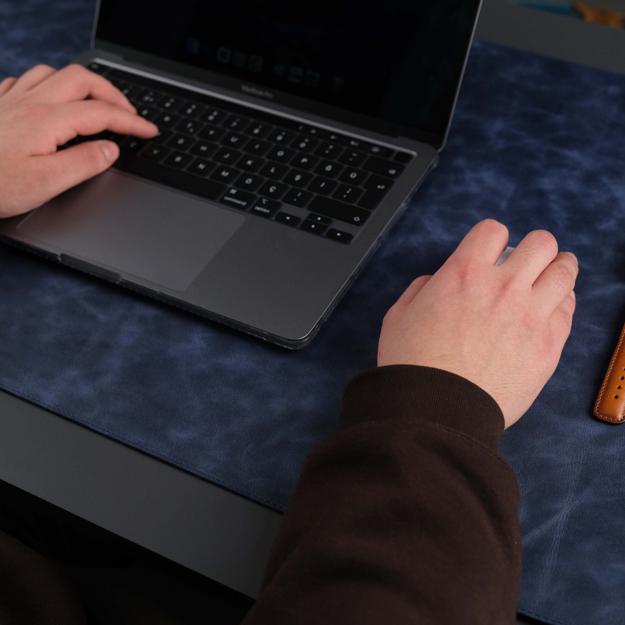 The Toronata | Executive Navy Full-Grain Leather Desk Pad